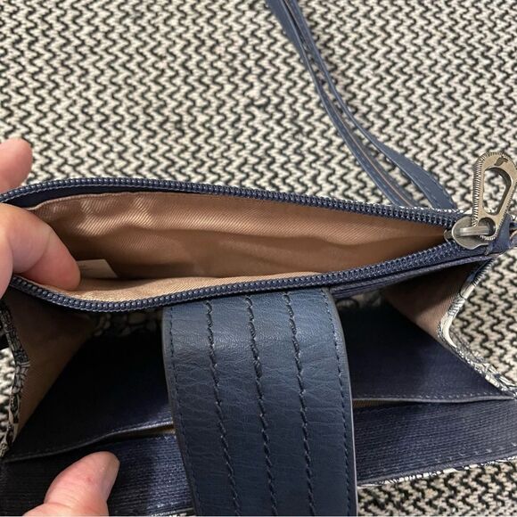 Sakroots Olympic Navy Floral Crossbody Phone Holder Wallet - Picture 5 of 11